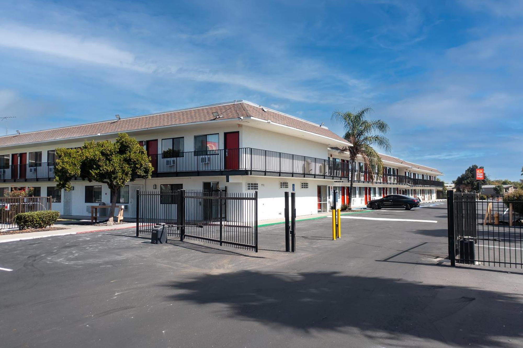 Econo Lodge Stockton Near I-5 Fairgrounds المظهر الخارجي الصورة